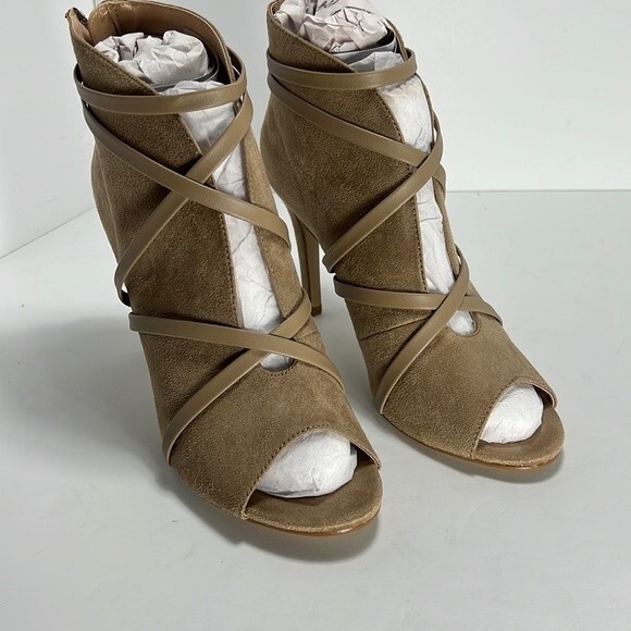 Journee Collection Samara Bootie Taupe size 8.5 - Picture 1 of 8